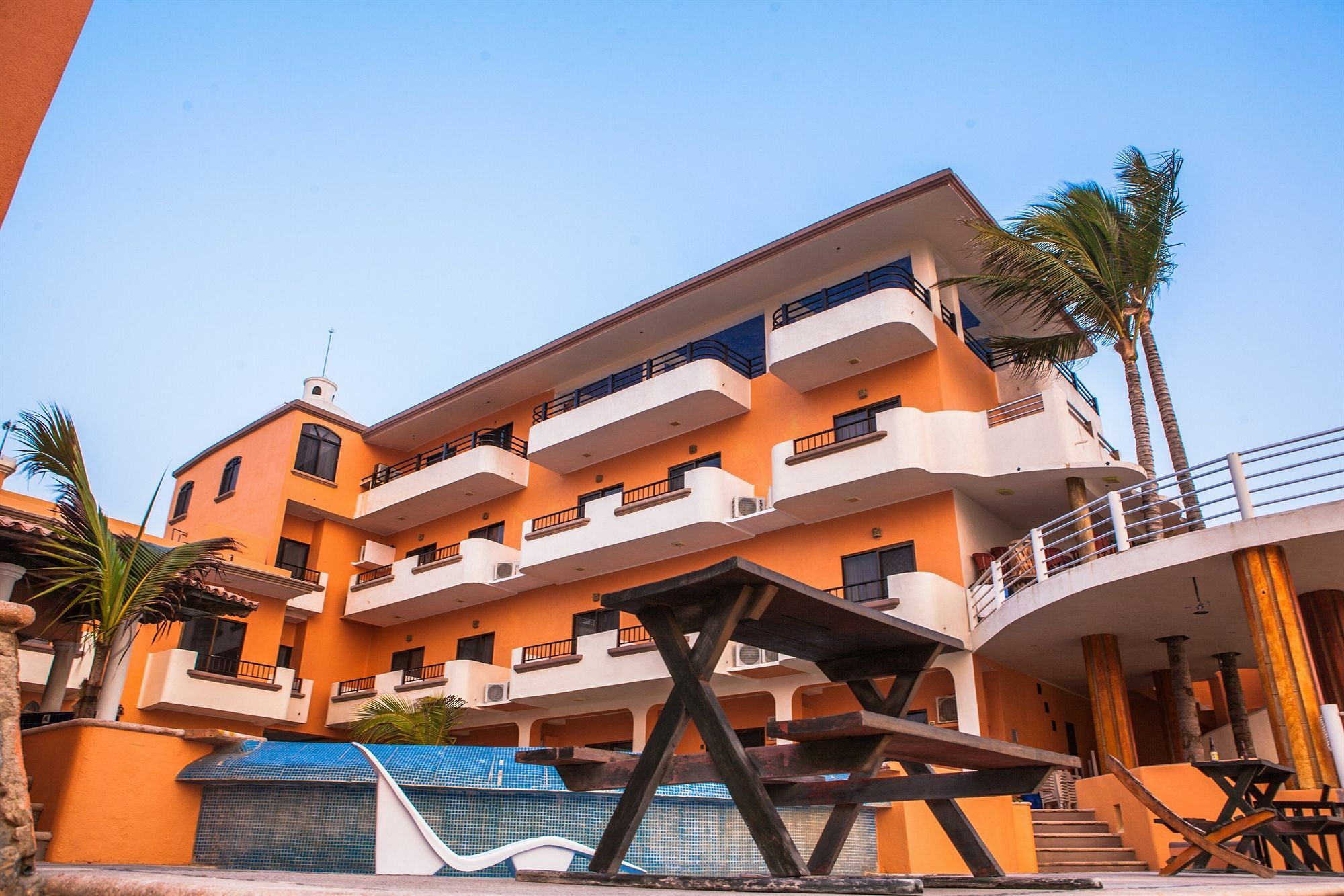 La Alondra 4* Barra de Navidad