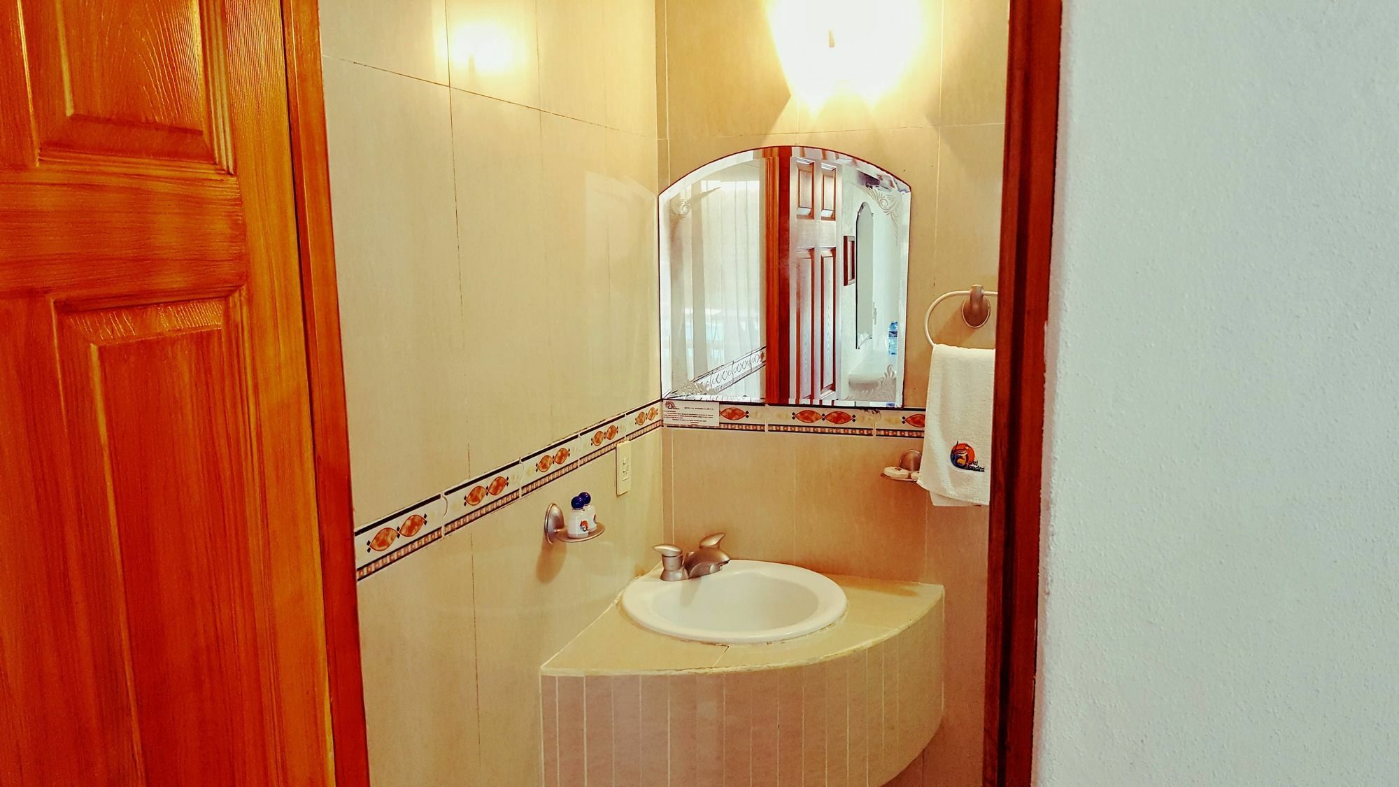 La Alondra Hotel
