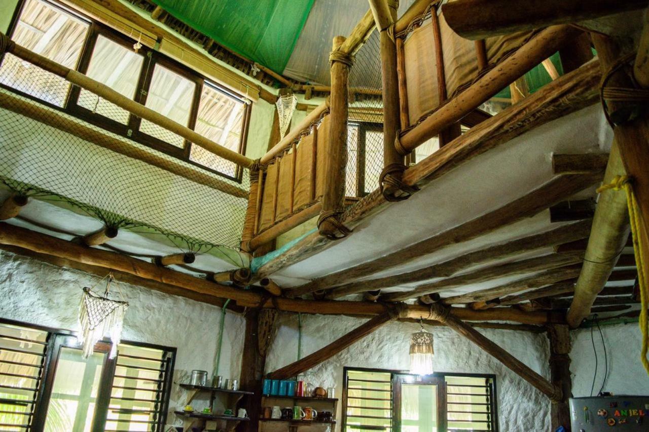Ida Y Vuelta Hostel *