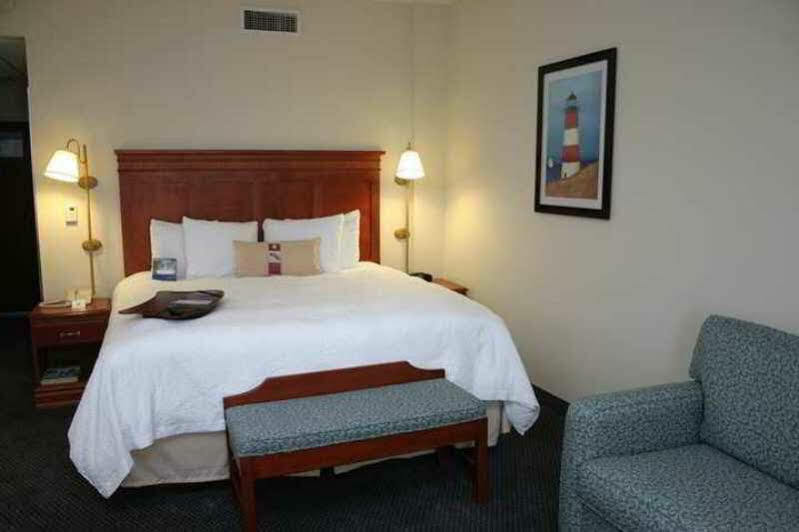 Hampton Airport 3*
