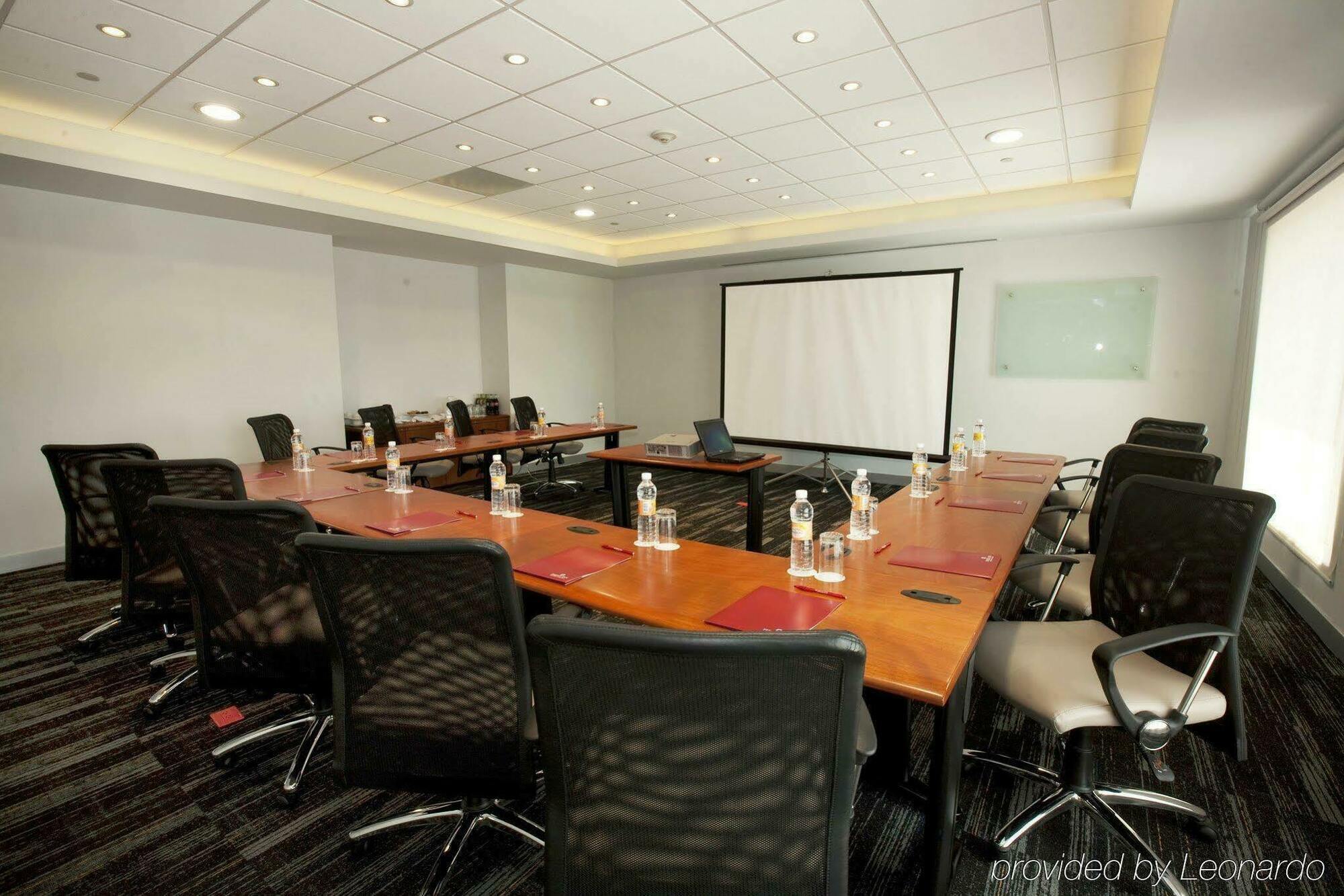 Hotel Fiesta Tecnologico 4*