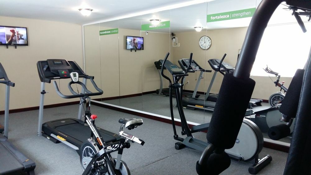 Hotel Hampton Zona Dorada 3*