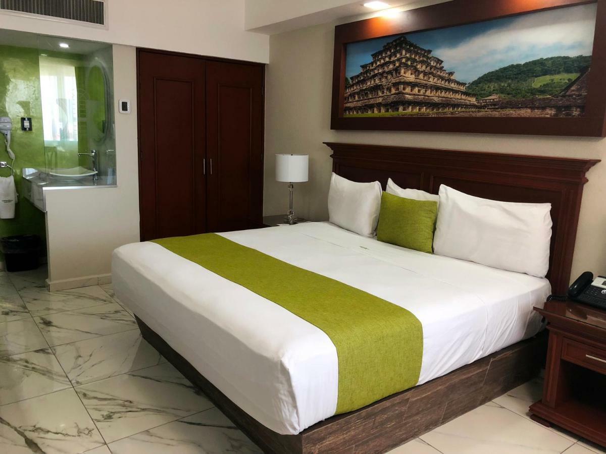 Lois Hotel