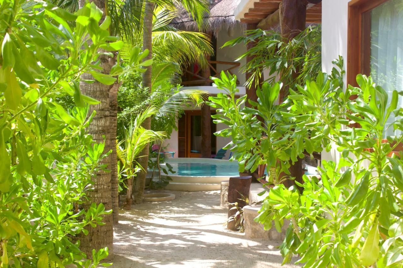 Hotel Casa Iguana - Beachfront