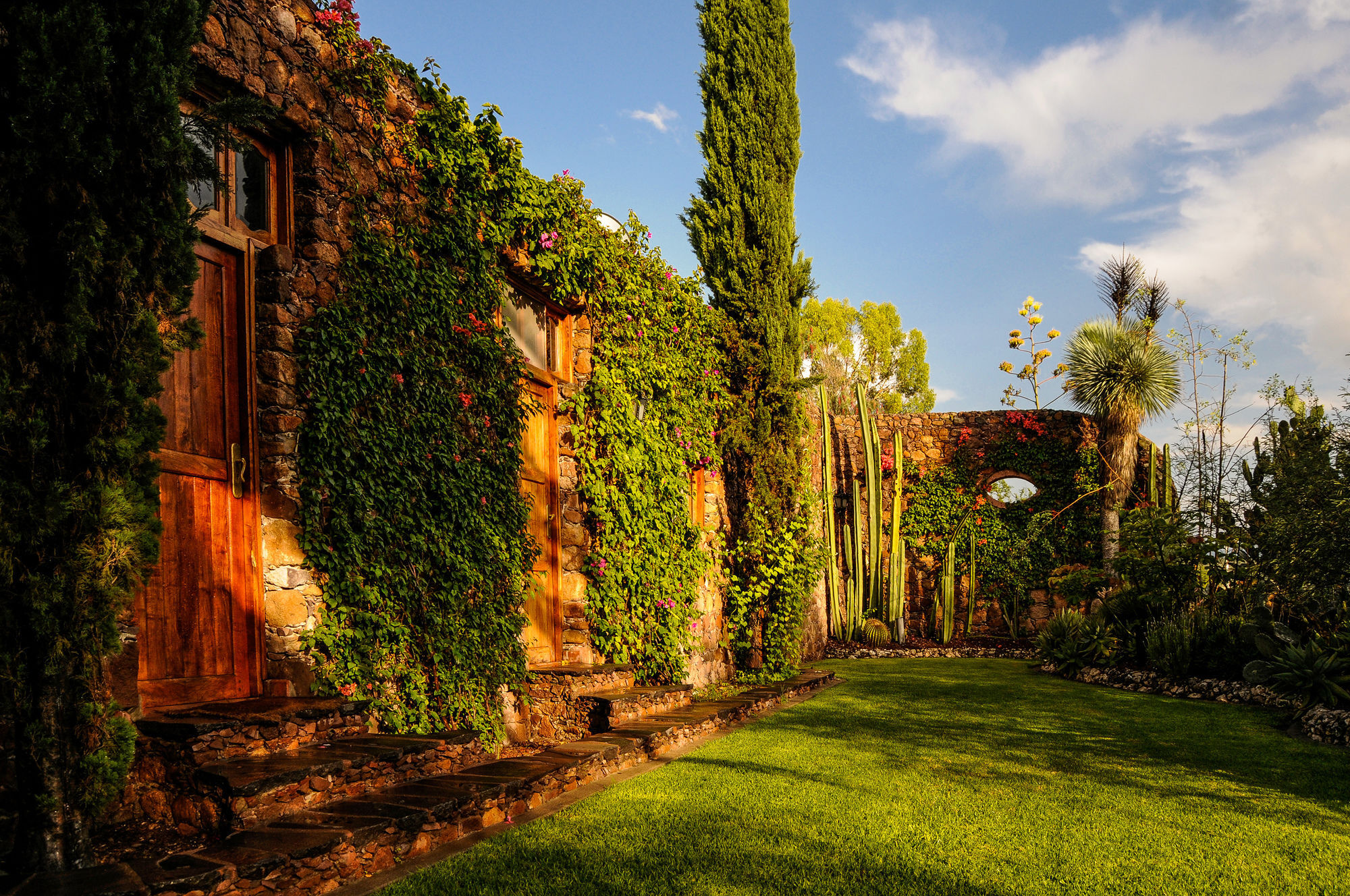 Nirvana Restaurant & Retreat Hotel