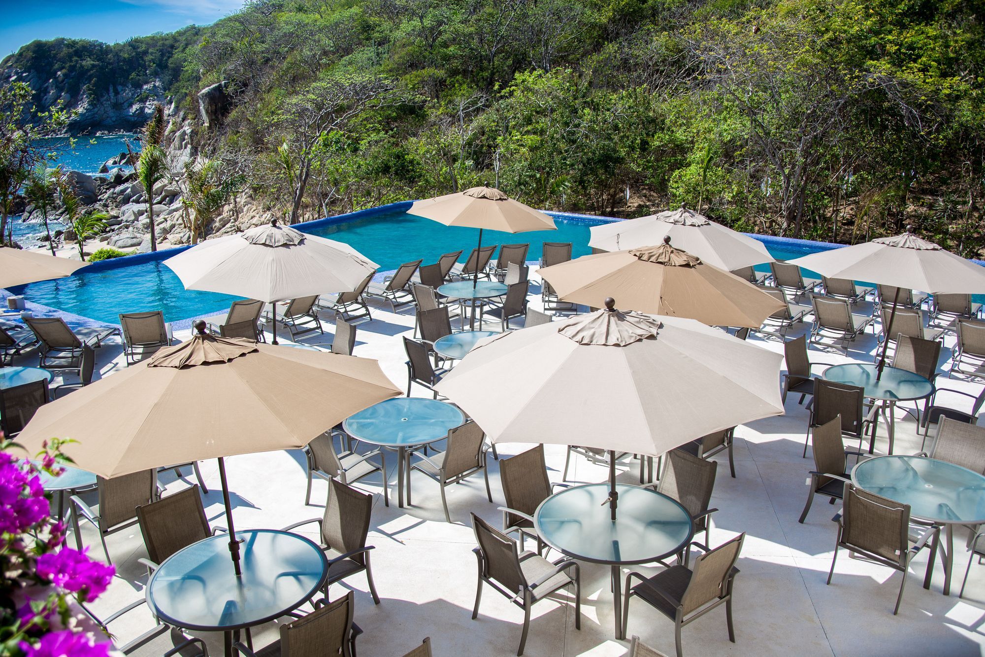 Hotel Isla Natura Huatulco 5*