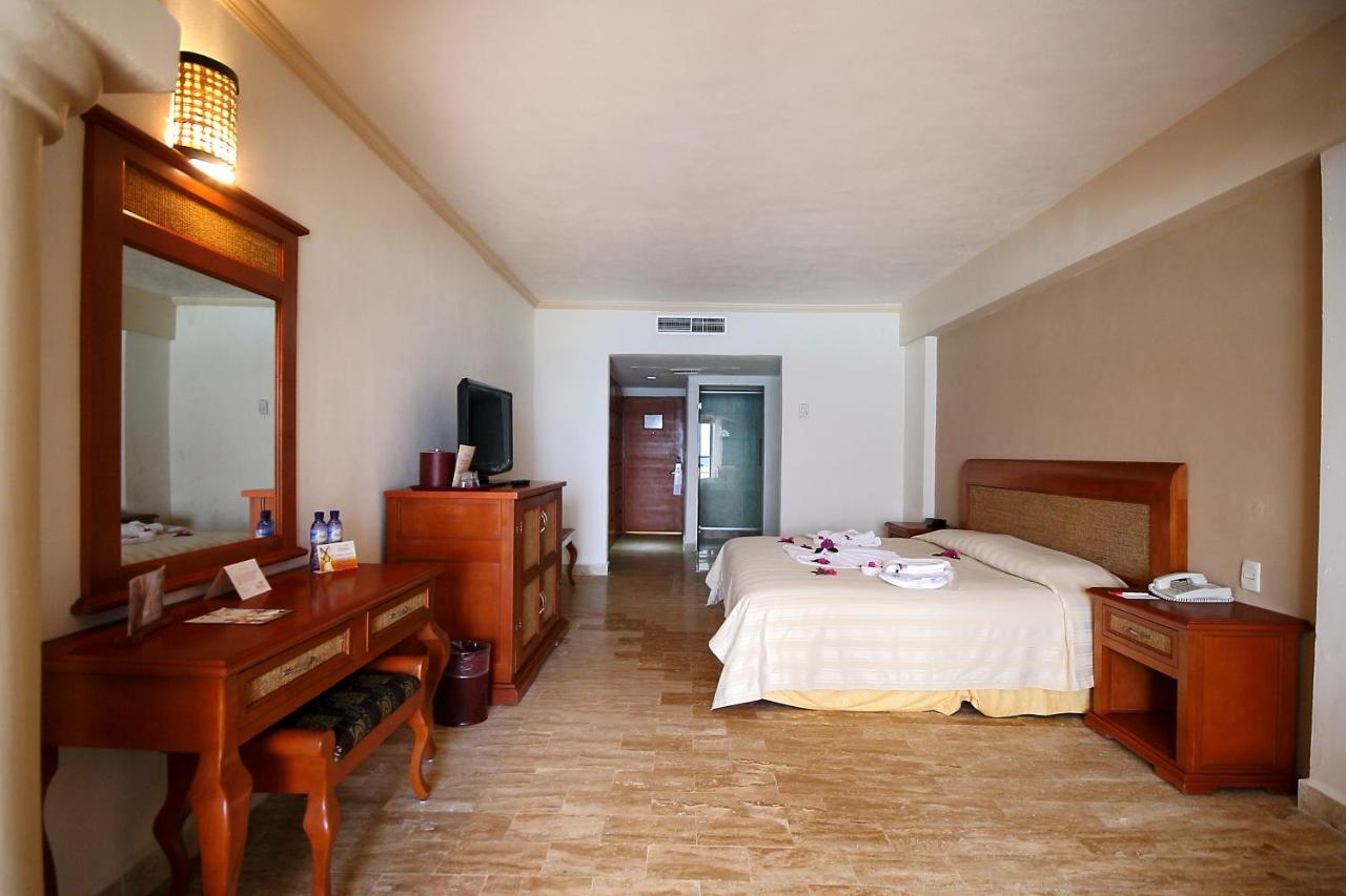 Golden Parnassus & (adults Only) Cancun