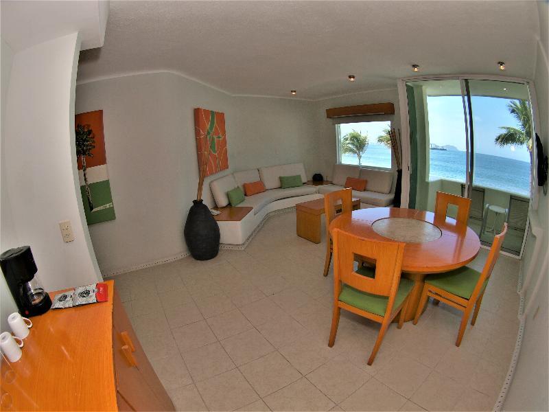 Camino Real Hotel Manzanillo