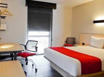 Hotel Express By Marriott La Paz