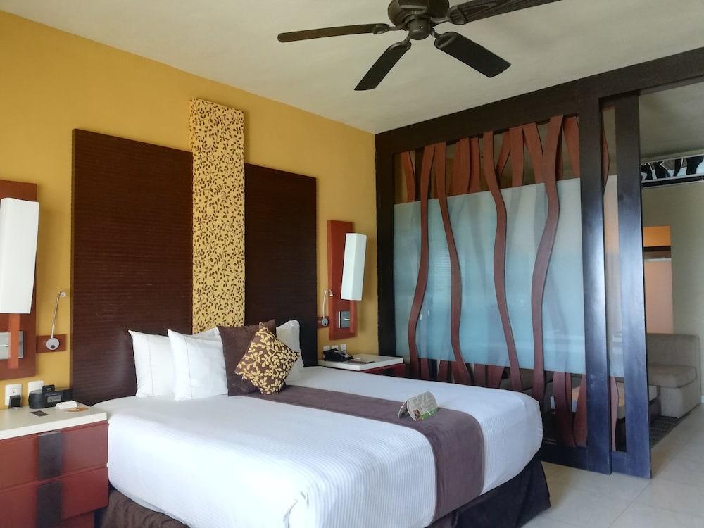 Generations Riviera Maya Family Catamaran, Water Park & Inclusive Resort 5*