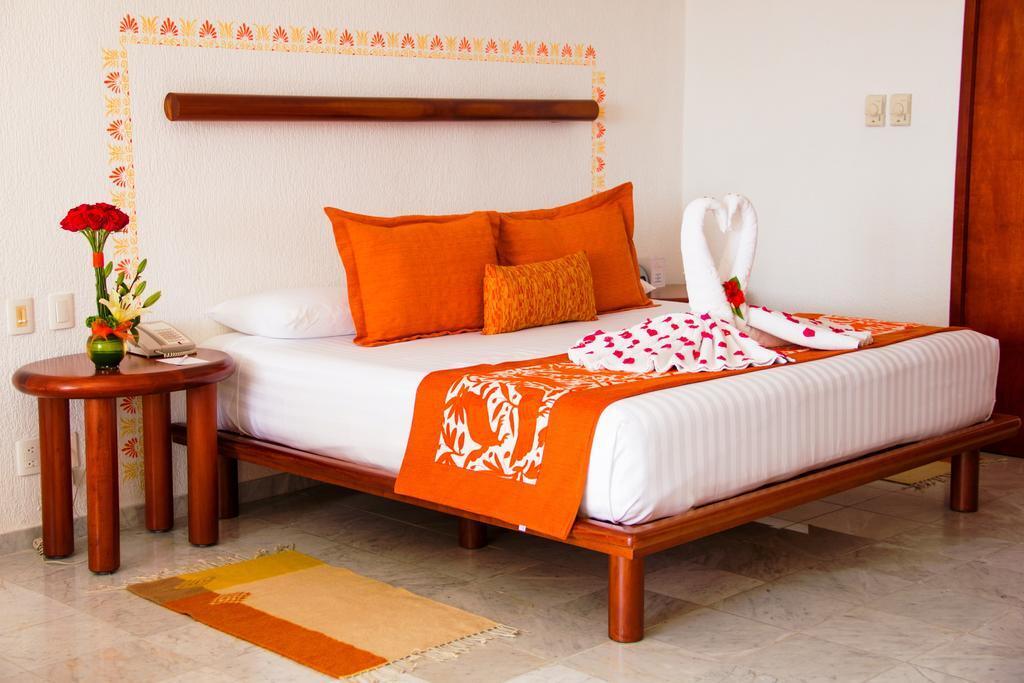 Brisas Huatulco Resort