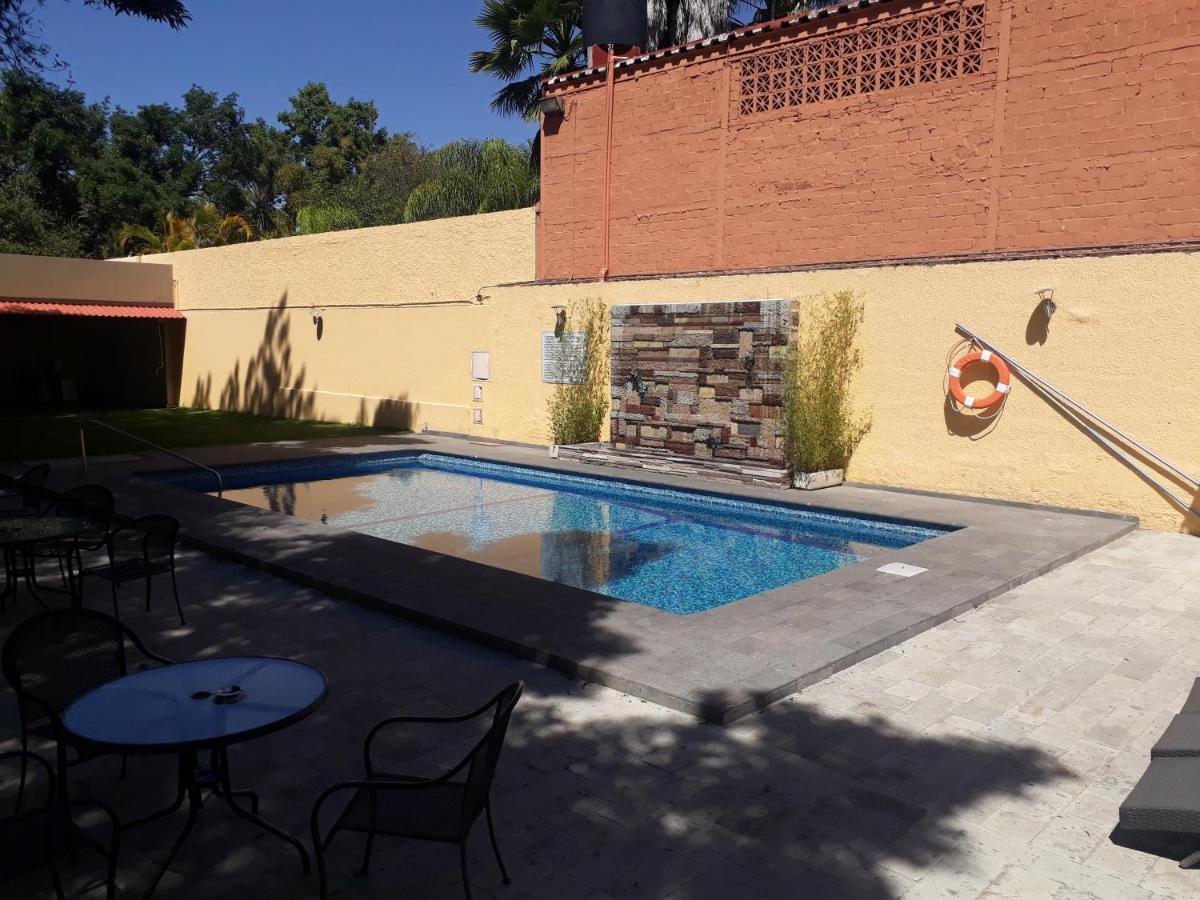 Country Plaza Hotel 4*