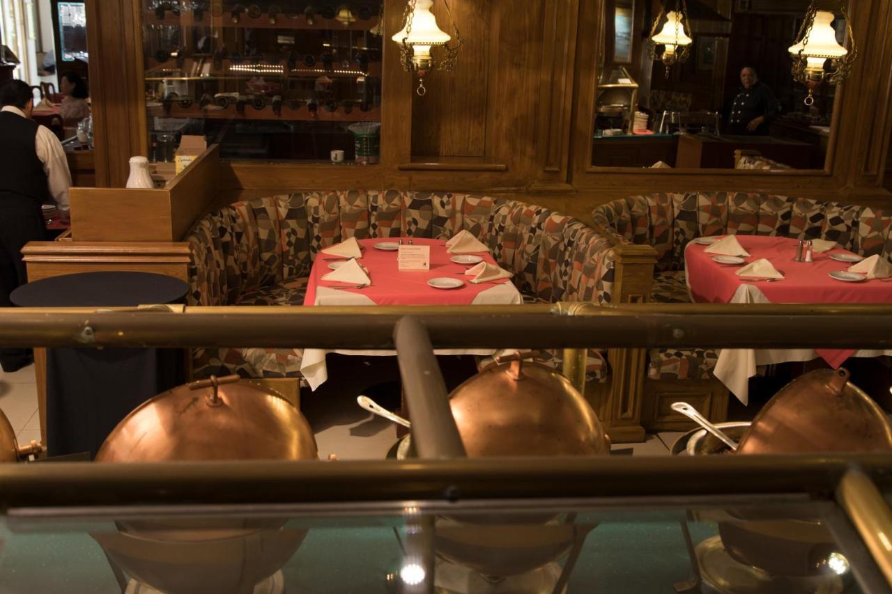 Country Plaza Hotel 4*