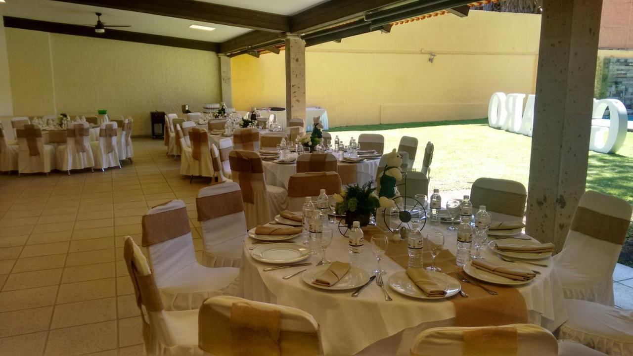 Country Plaza Hotel