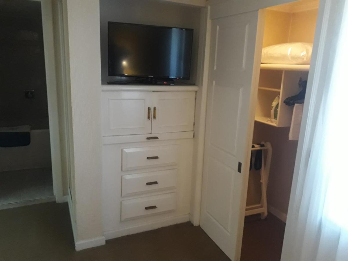 Country Plaza 4*
