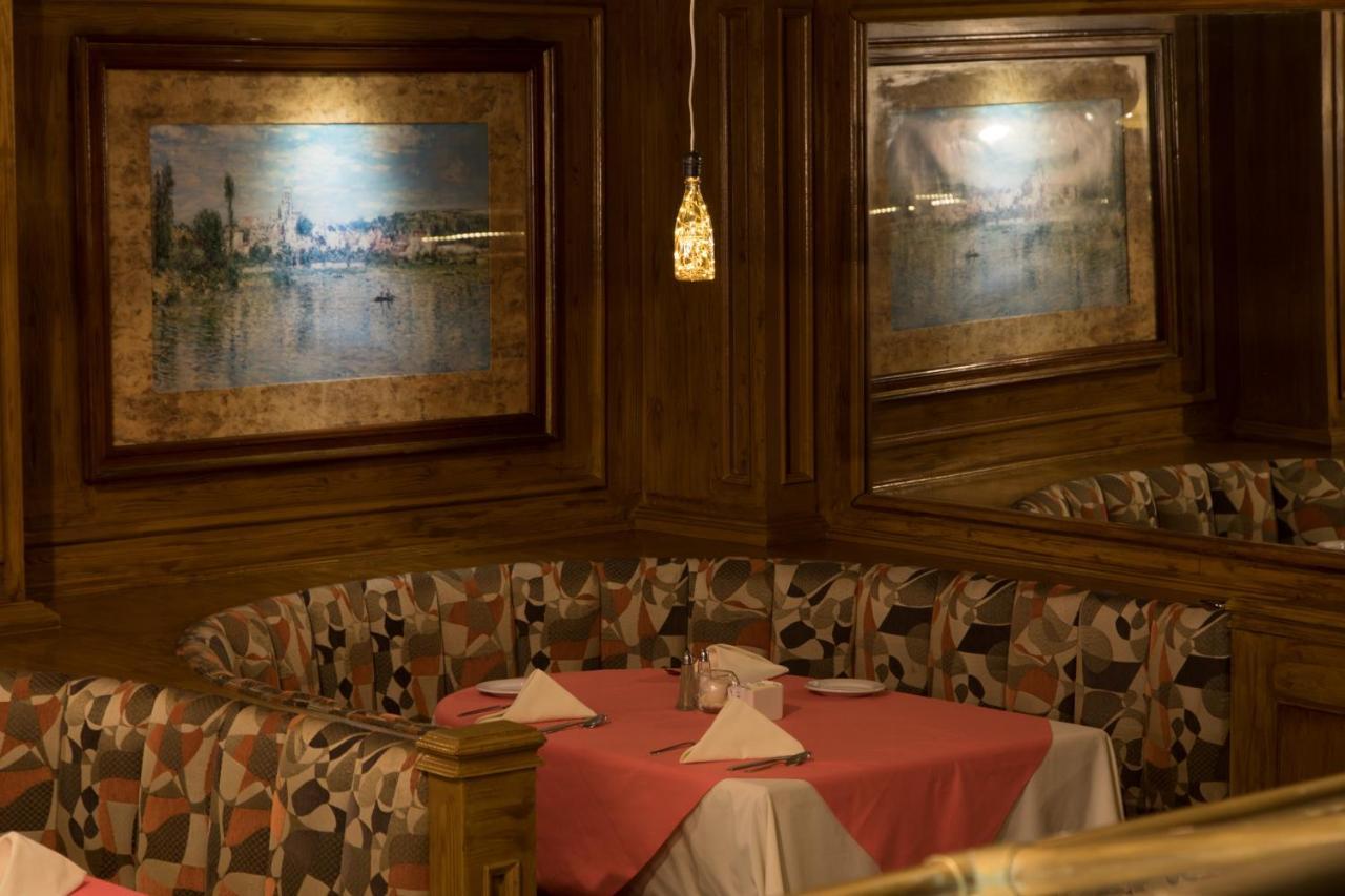 Country Plaza Hotel