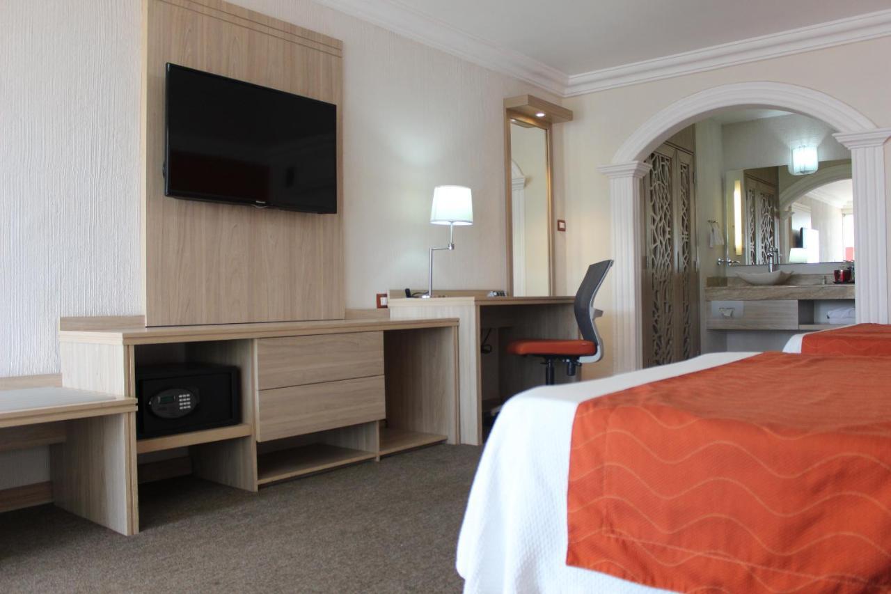 Flamingo 4*