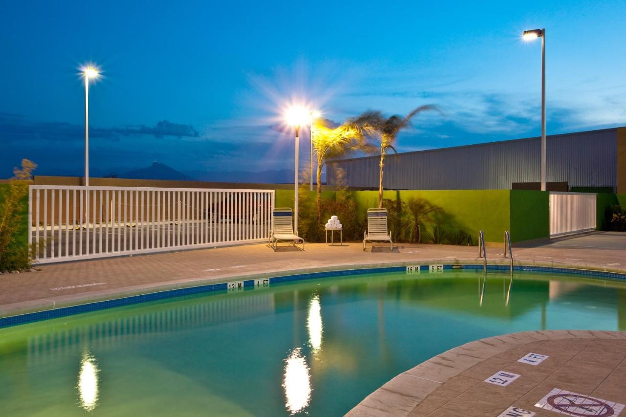 Express & Aeropuerto By Ihg Hotel 4*