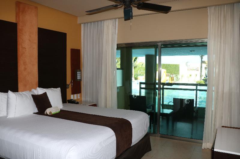 Generations Riviera Maya Family Catamaran, Water Park & Inclusive Puerto Morelos