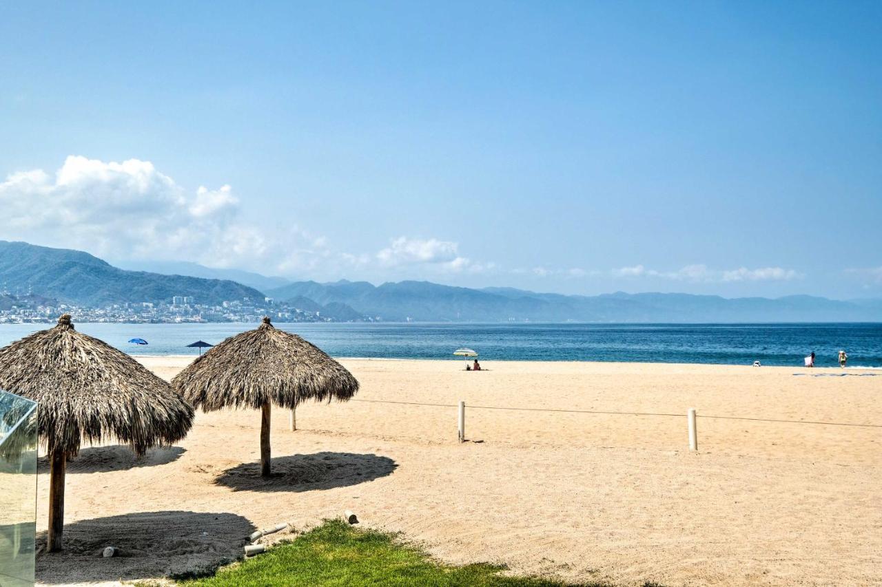 Beachfront With Wraparound Balcony! Apartment *