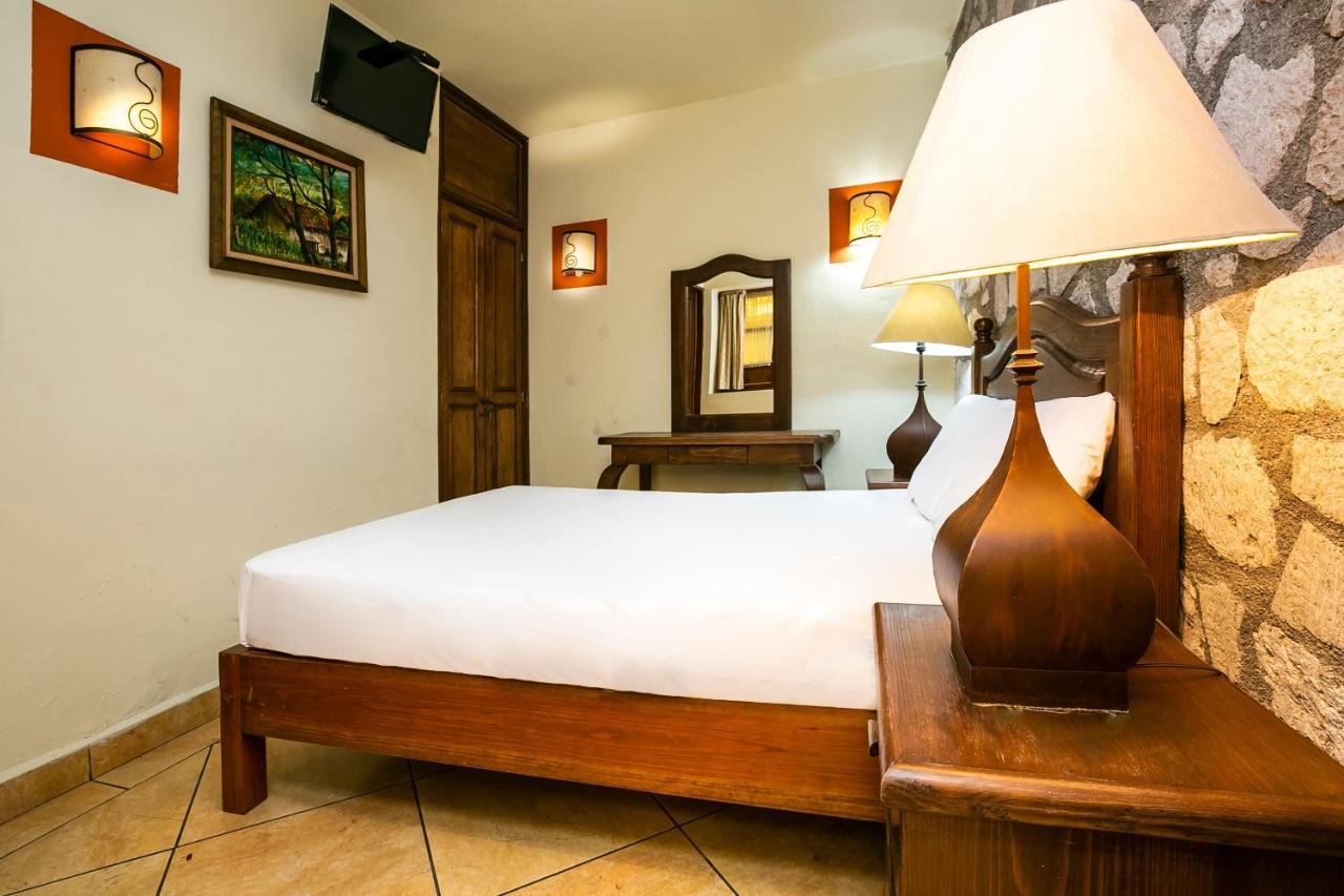 Hotel Casa Del Virrey &