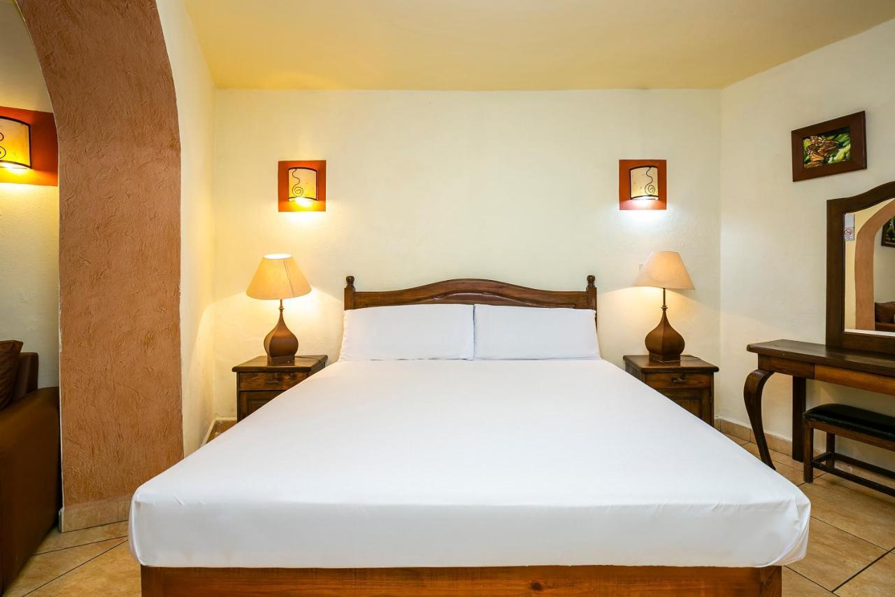Hotel Casa Del Virrey &