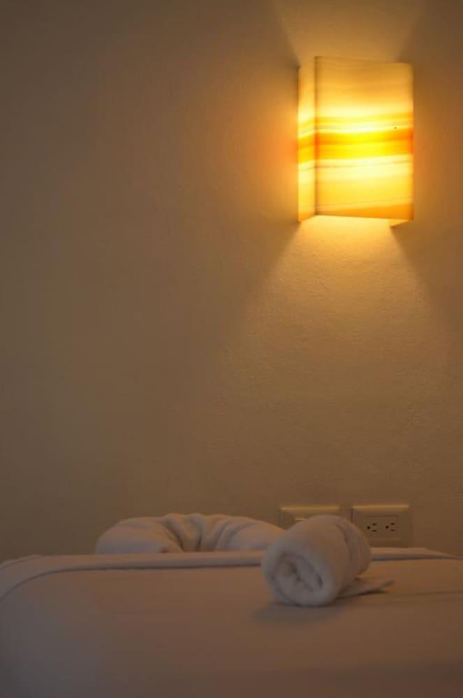 Casa Iguana - Beachfront 3*