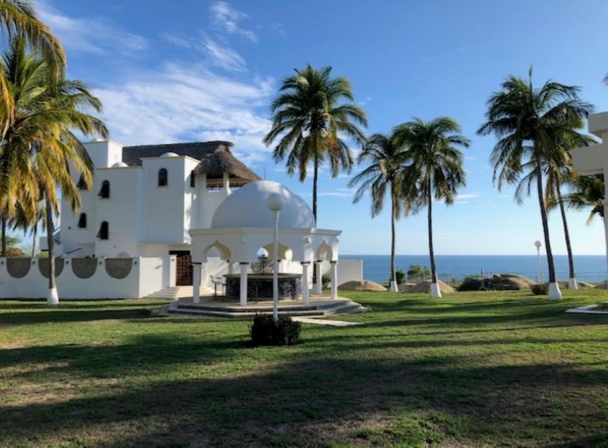 Aldea Del Bazar & Puerto Escondido (Oaxaca)