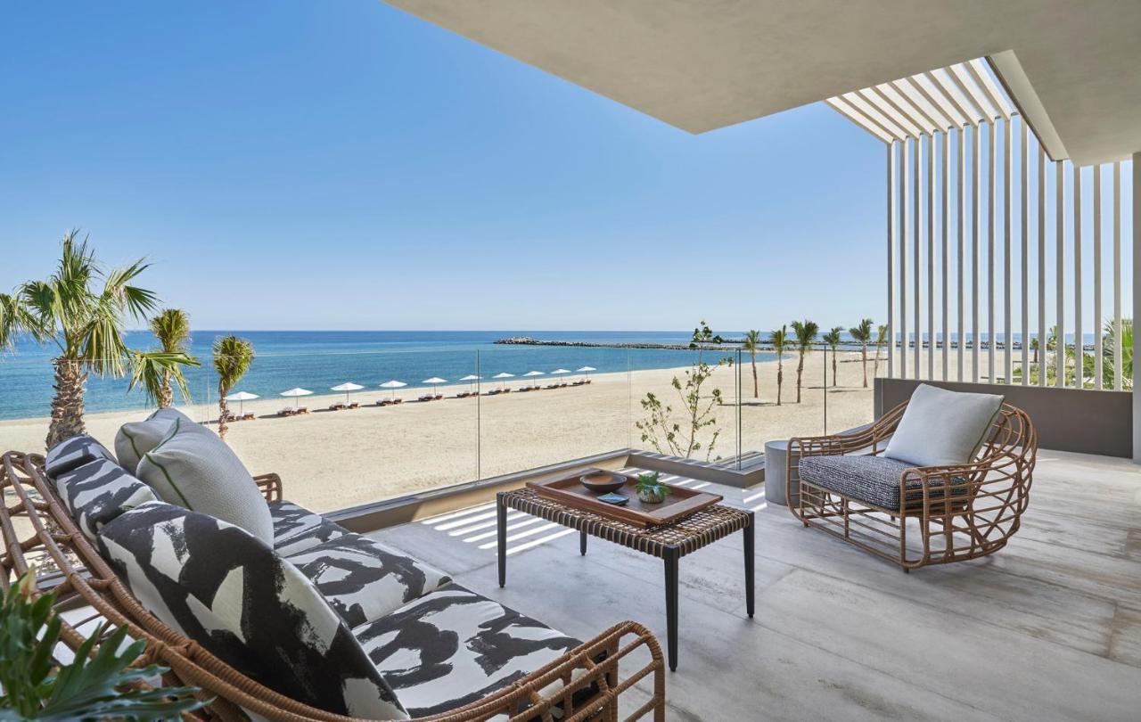 Resort Four Seasons Cabos 5*