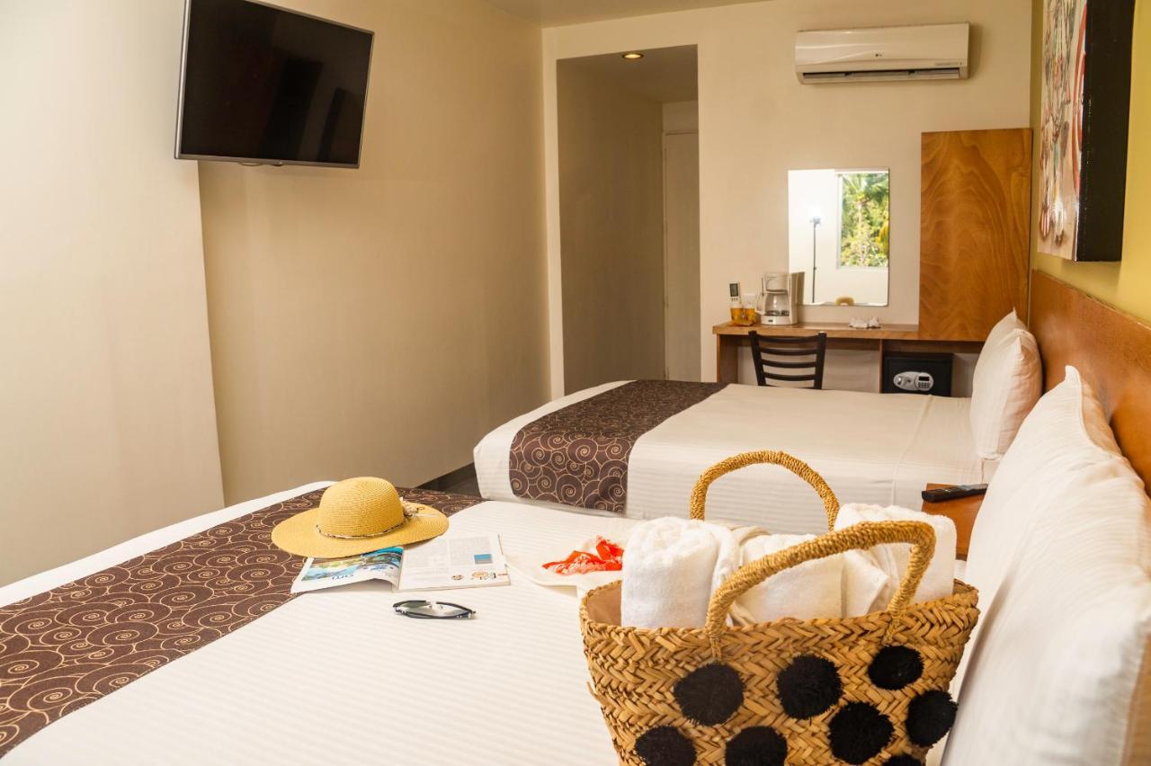Hotel Am Y Plaza 3*