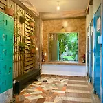 Yaxche Centro Hostal Y Camping