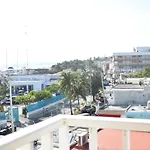 Les Trois Singes - Friendly Hostel