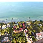 Holbox Dream Beachfront Hotel