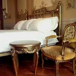 Leonora Hostal