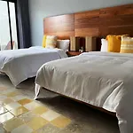 Hotel Unknown