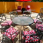 Ochenta Y Dos Bed & Breakfast & Spa