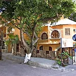 Moongate Hotel