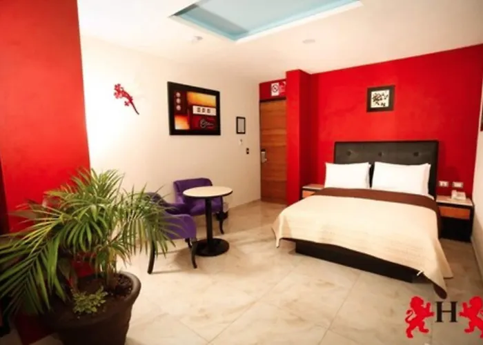 Hotel Leones