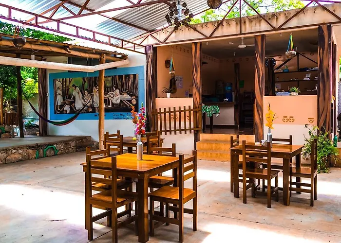 Yaxche Centro Hostal Y Camping