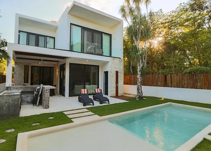 Hermosa Villa En Tulum Country Club Acceso A Playa