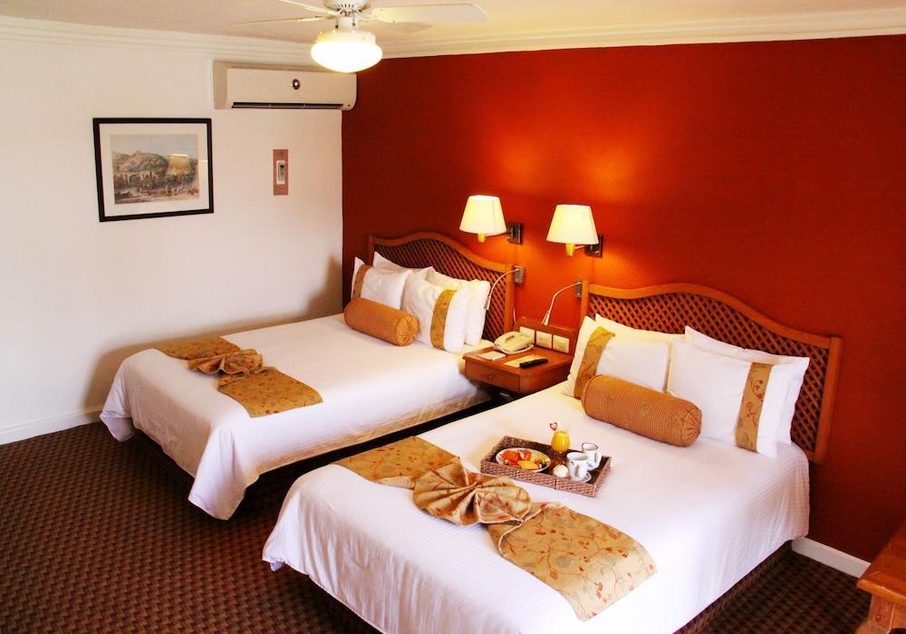Hotel Mision Grand