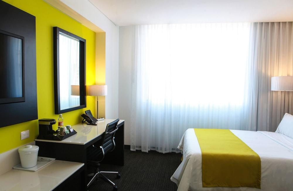 Hotel Express & Angelopolis By Ihg