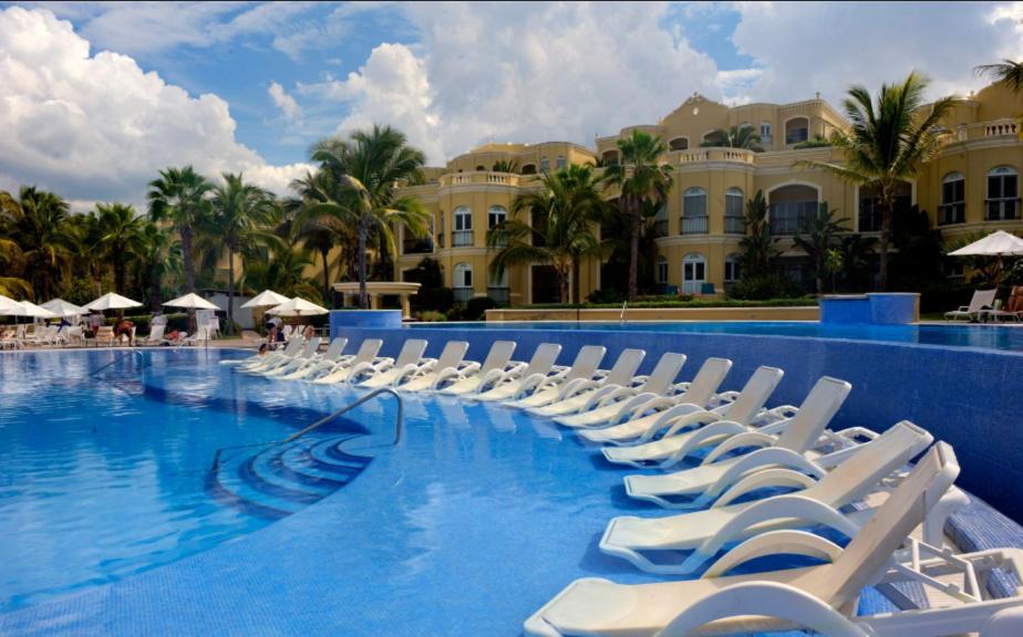 Pueblo Bonito Emerald Luxury &