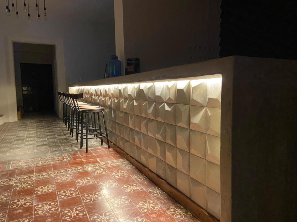 Hotel Unknown
