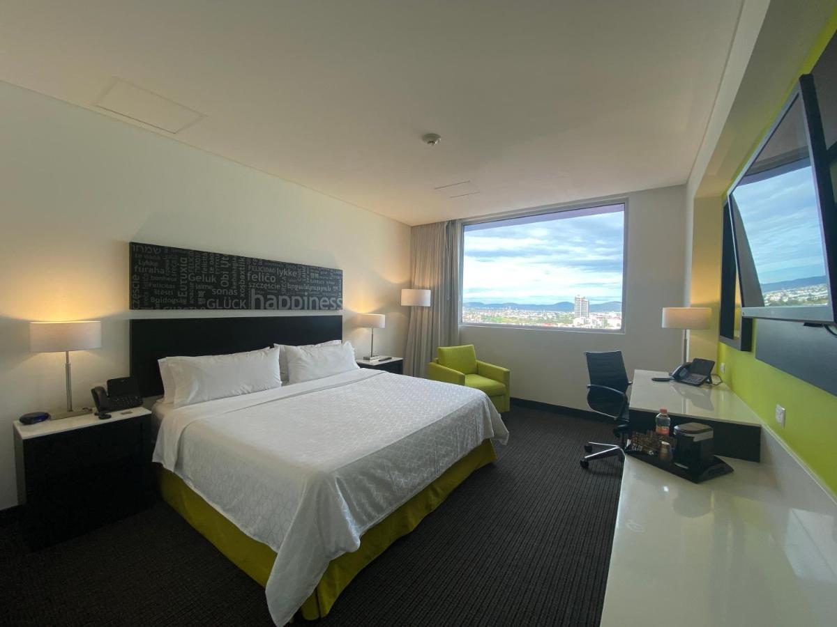 Express & Angelopolis By Ihg Hotel Puebla