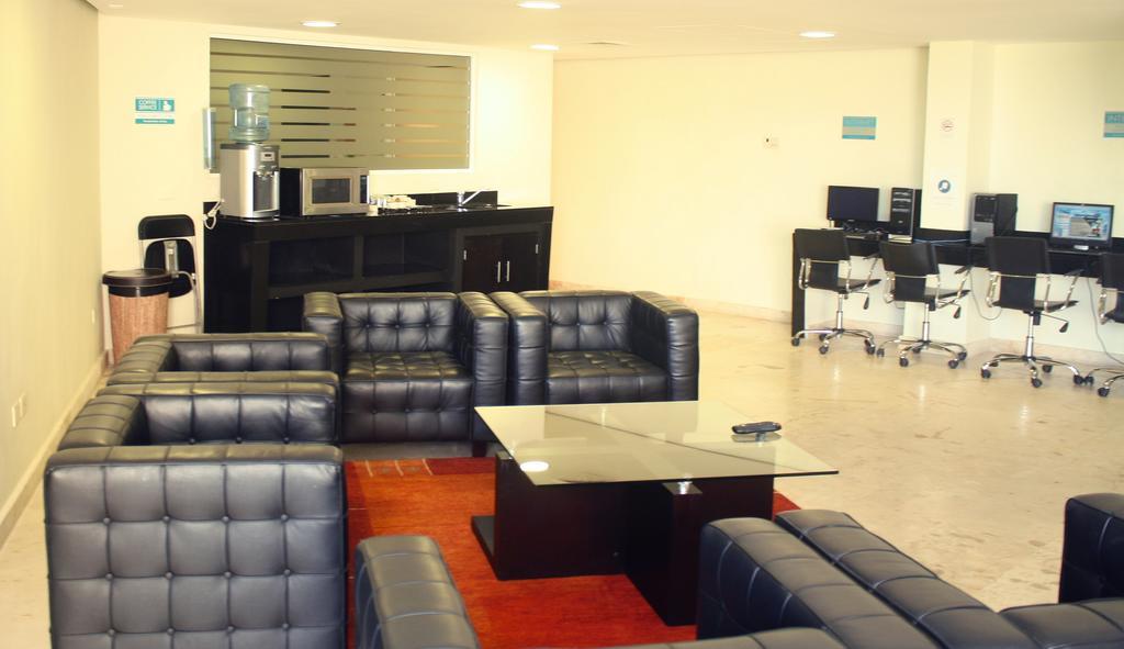 Aparthotel The Elements Oceanfront & Beachside