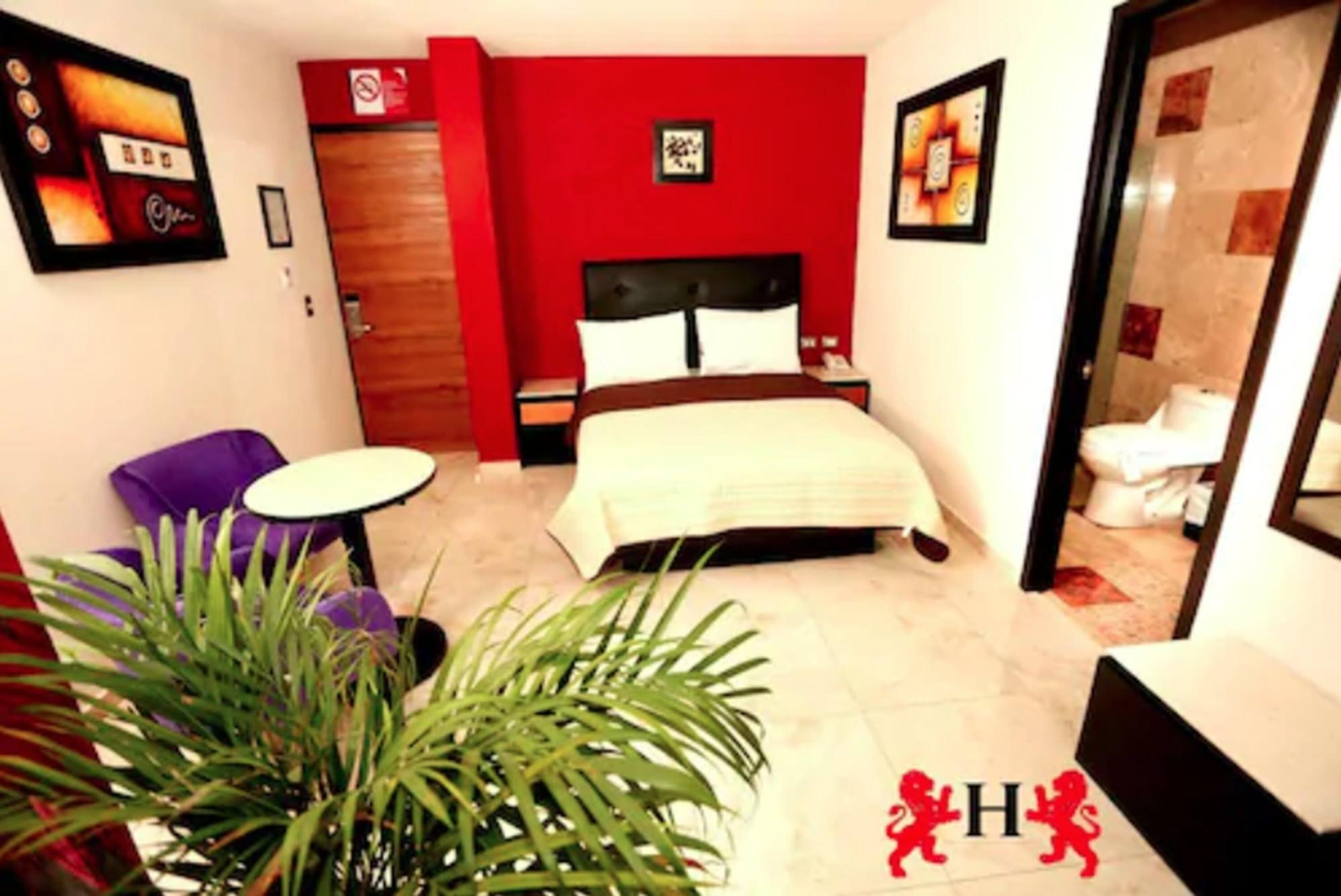 Hotel Leones Hotel