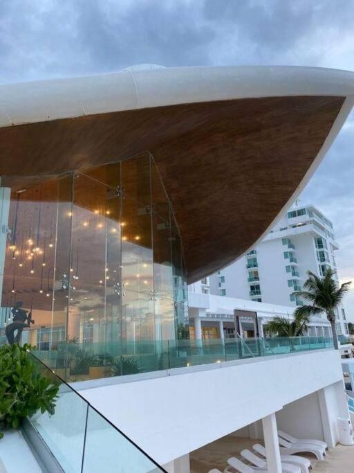 Beachfront Deluxe -best Ocean View, With Beach, Gym And Apartment *
