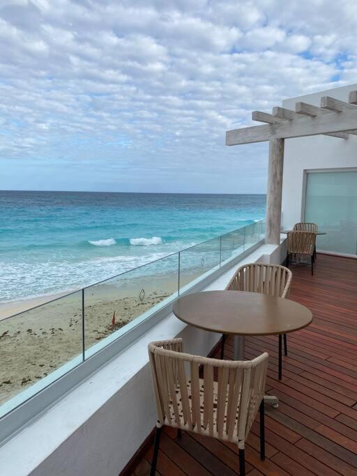 Apartment Beachfront Deluxe -best Ocean View, With Beach, Gym And