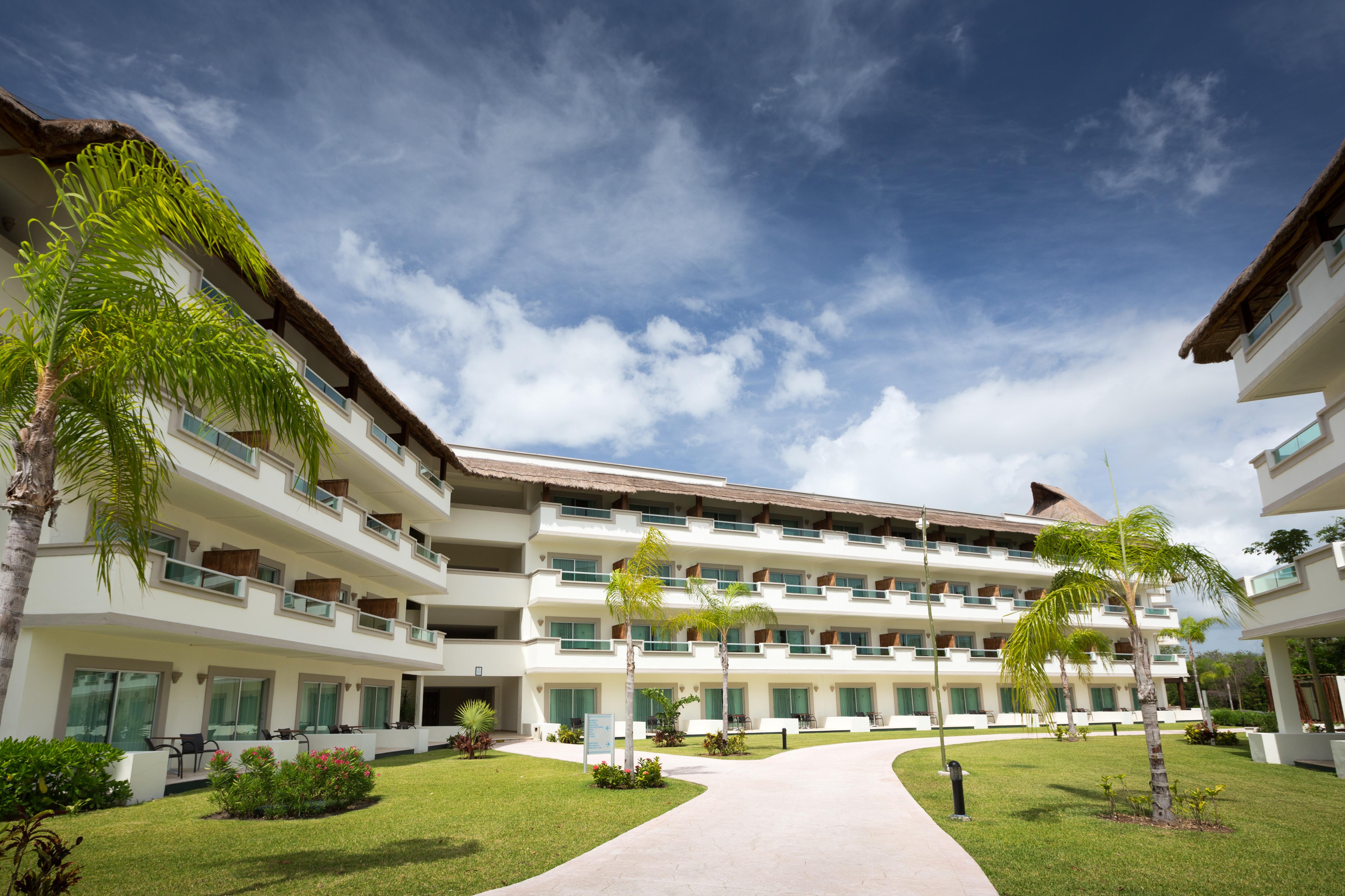 Bluebay Grand Esmeralda Resort